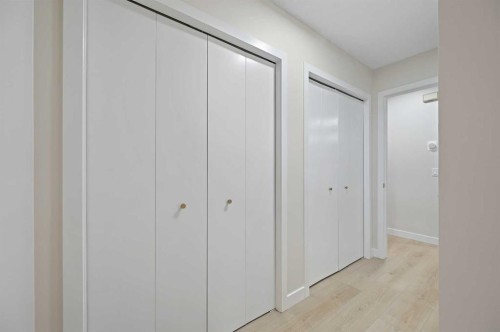 22 Sandarac Circle Nw, Calgary, AB - Indoor Photo Showing Other Room