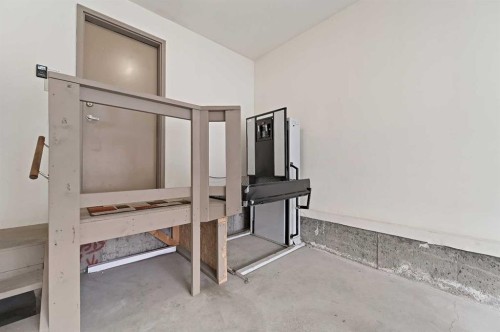 22 Sandarac Circle Nw, Calgary, AB - Indoor Photo Showing Other Room