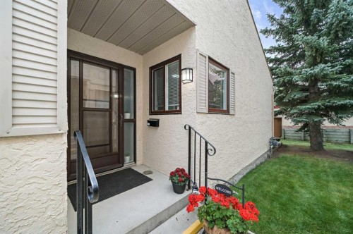 22 Sandarac Circle Nw, Calgary, AB - Outdoor