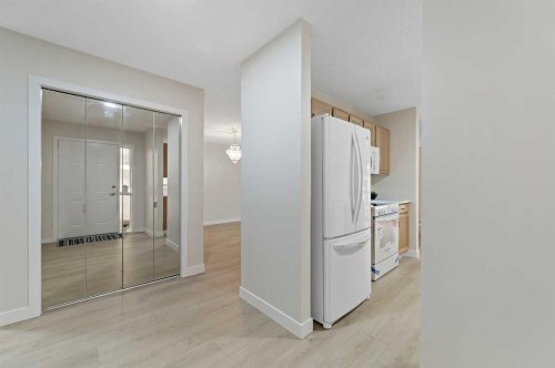 22 Sandarac Circle Nw, Calgary, AB - Indoor