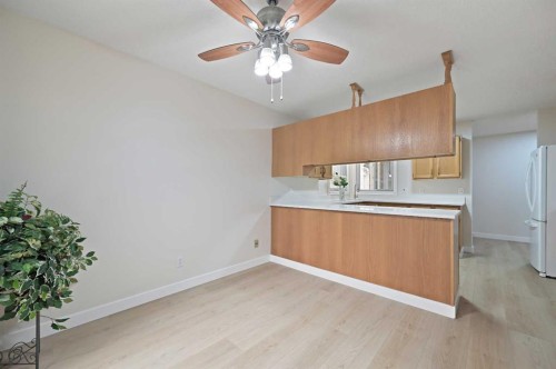 22 Sandarac Circle Nw, Calgary, AB - Indoor Photo Showing Kitchen