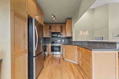 6-1220 Prominence Way Sw, Calgary, AB - Indoor Photo Showing Kitchen