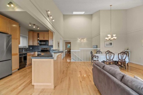 6-1220 Prominence Way Sw, Calgary, AB - Indoor Photo Showing Kitchen