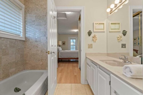 6-1220 Prominence Way Sw, Calgary, AB - Indoor Photo Showing Bathroom