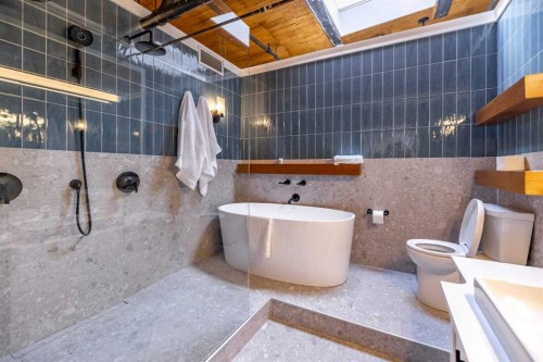 505-535 10 Avenue Sw, Calgary, AB - Indoor Photo Showing Bathroom