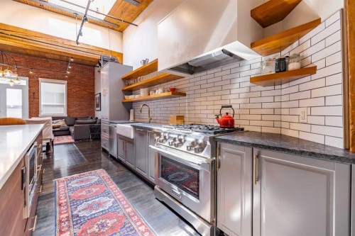 505-535 10 Avenue Sw, Calgary, AB - Indoor Photo Showing Kitchen With Upgraded Kitchen