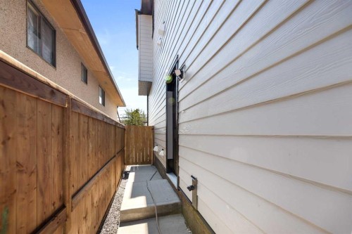 7931 47 Avenue Nw, Calgary, AB - Outdoor With Exterior