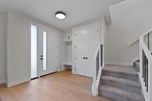 7931 47 Avenue Nw, Calgary, AB - Indoor Photo Showing Other Room