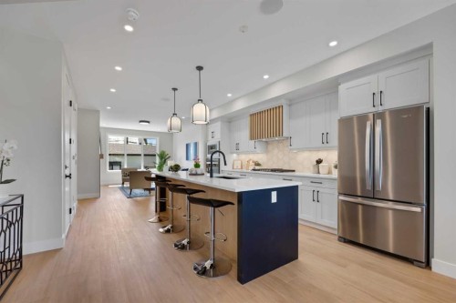7931 47 Avenue Nw, Calgary, AB - Indoor Photo Showing Kitchen With Stainless Steel Kitchen With Upgraded Kitchen