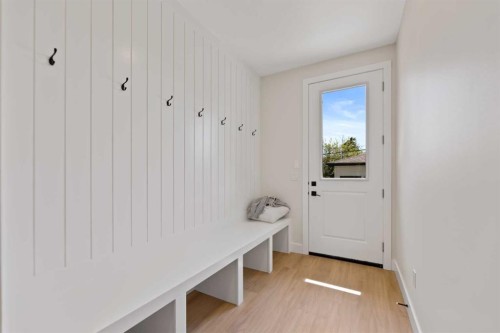 7931 47 Avenue Nw, Calgary, AB - Indoor Photo Showing Other Room