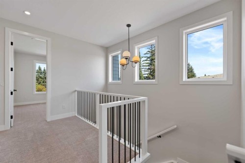 7931 47 Avenue Nw, Calgary, AB - Indoor Photo Showing Other Room
