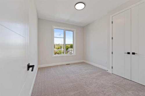 7931 47 Avenue Nw, Calgary, AB - Indoor Photo Showing Other Room