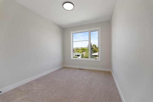 7931 47 Avenue Nw, Calgary, AB - Indoor Photo Showing Other Room