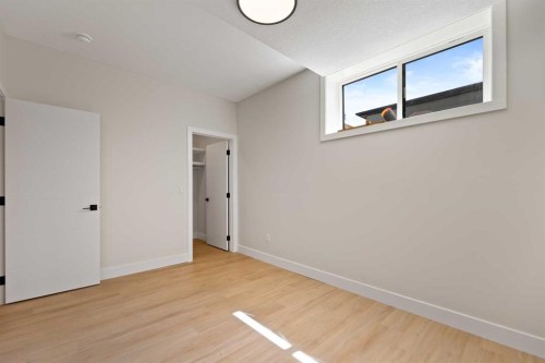 7931 47 Avenue Nw, Calgary, AB - Indoor Photo Showing Other Room