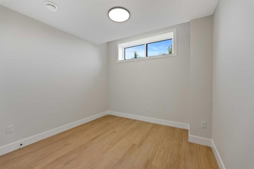 7931 47 Avenue Nw, Calgary, AB - Indoor Photo Showing Other Room