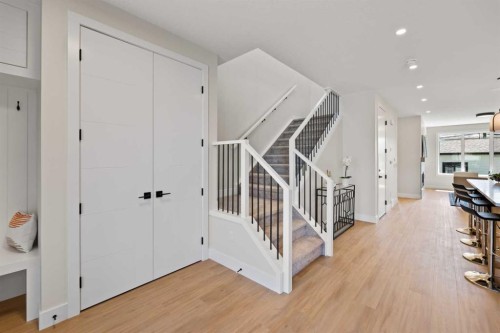 7931 47 Avenue Nw, Calgary, AB - Indoor Photo Showing Other Room