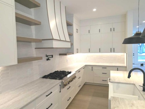 320 15 Street Nw, Calgary, AB - Indoor Photo Showing Kitchen With Upgraded Kitchen