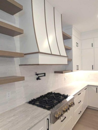 320 15 Street Nw, Calgary, AB - Indoor Photo Showing Kitchen