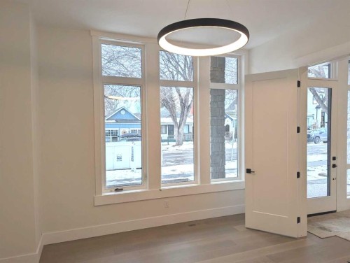 320 15 Street Nw, Calgary, AB - Indoor Photo Showing Other Room