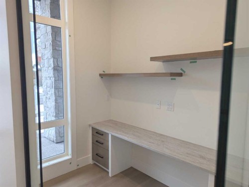 320 15 Street Nw, Calgary, AB - Indoor