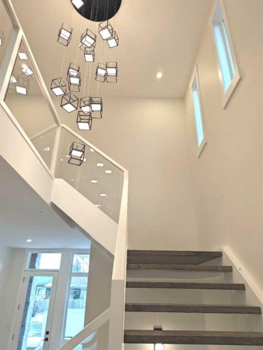 320 15 Street Nw, Calgary, AB - Indoor Photo Showing Other Room