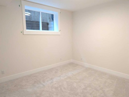 320 15 Street Nw, Calgary, AB - Indoor Photo Showing Other Room