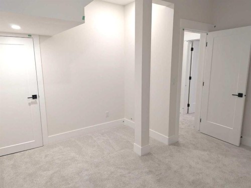 320 15 Street Nw, Calgary, AB - Indoor Photo Showing Other Room