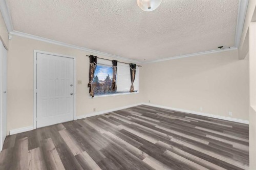 1527 52 Street Se, Calgary, AB - Indoor Photo Showing Other Room