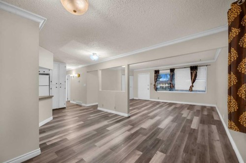 1527 52 Street Se, Calgary, AB - Indoor Photo Showing Other Room