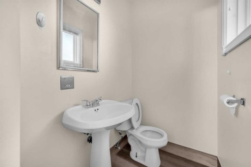 1527 52 Street Se, Calgary, AB - Indoor Photo Showing Bathroom