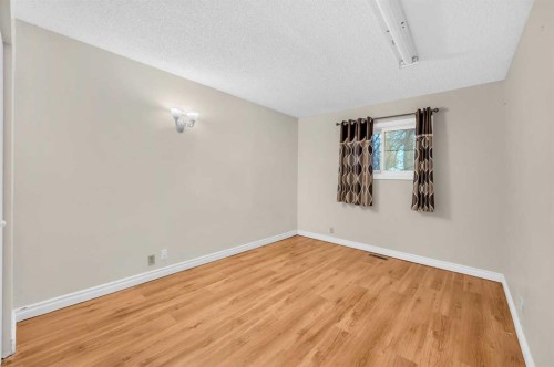 1527 52 Street Se, Calgary, AB - Indoor Photo Showing Other Room