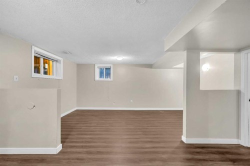 1527 52 Street Se, Calgary, AB - Indoor Photo Showing Other Room