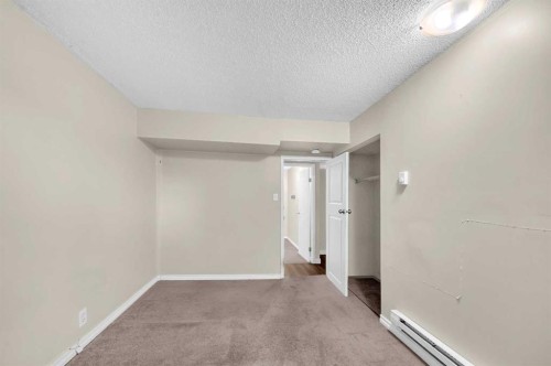 1527 52 Street Se, Calgary, AB - Indoor Photo Showing Other Room
