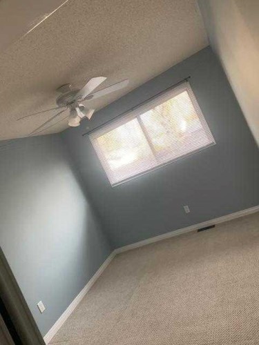 6622 18A Street Se, Calgary, AB - Indoor Photo Showing Other Room