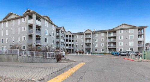 1212-604 8 Street Sw, Airdrie, AB - Outdoor With Balcony With Facade