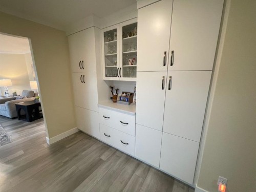 2 Richelieu Court Sw, Calgary, AB - Indoor Photo Showing Other Room