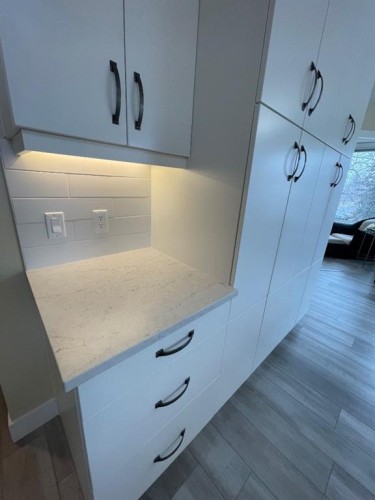 2 Richelieu Court Sw, Calgary, AB - Indoor