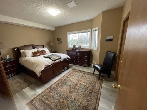 2 Richelieu Court Sw, Calgary, AB - Indoor Photo Showing Bedroom