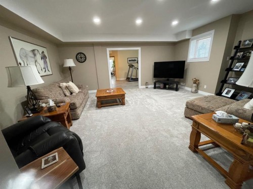 2 Richelieu Court Sw, Calgary, AB - Indoor