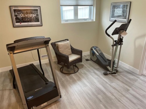 2 Richelieu Court Sw, Calgary, AB - Indoor Photo Showing Gym Room