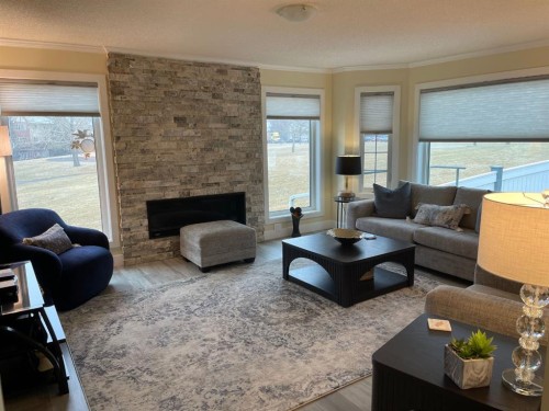 2 Richelieu Court Sw, Calgary, AB - Indoor Photo Showing Living Room With Fireplace