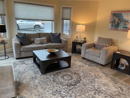 2 Richelieu Court Sw, Calgary, AB - Indoor Photo Showing Living Room