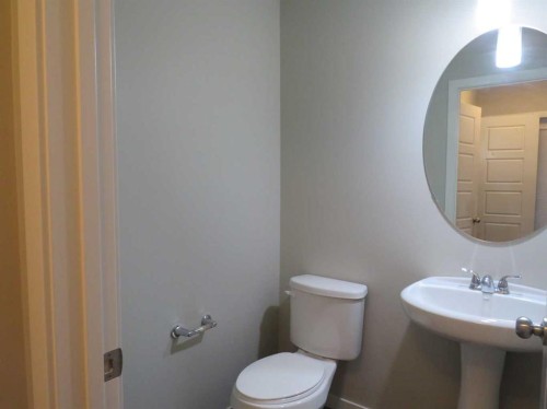 309 Evansridge Park Nw, Calgary, AB - Indoor Photo Showing Bathroom