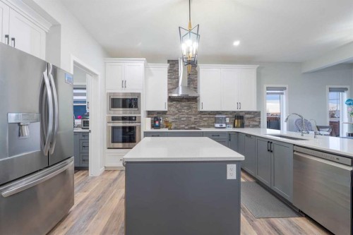 1153 Chinook Gate Bay Sw, Airdrie, AB - Indoor Photo Showing Kitchen With Stainless Steel Kitchen With Upgraded Kitchen