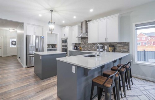 1153 Chinook Gate Bay Sw, Airdrie, AB - Indoor Photo Showing Kitchen With Stainless Steel Kitchen With Upgraded Kitchen
