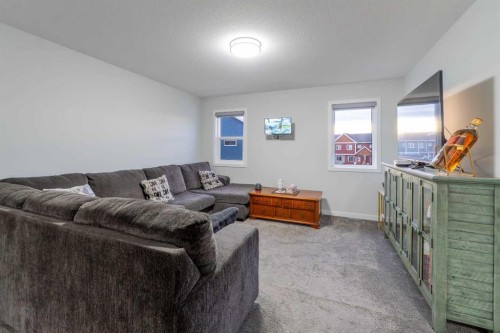 1153 Chinook Gate Bay Sw, Airdrie, AB - Indoor Photo Showing Living Room