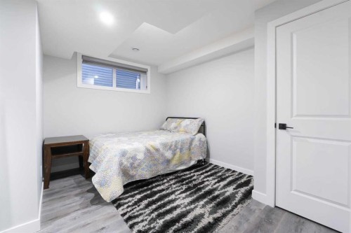 1153 Chinook Gate Bay Sw, Airdrie, AB - Indoor Photo Showing Bedroom