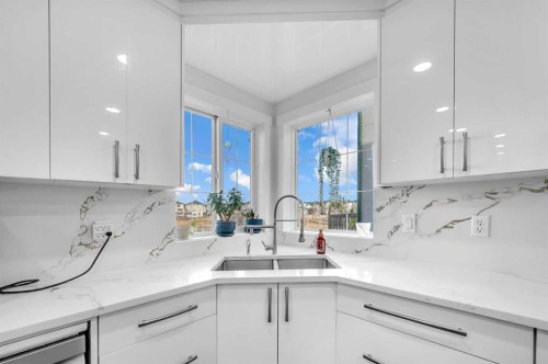 300 Taracove Estate Drive Ne, Calgary, AB - Indoor Photo Showing Kitchen