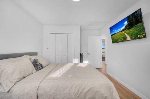 300 Taracove Estate Drive Ne, Calgary, AB - Indoor Photo Showing Bedroom