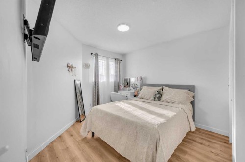 300 Taracove Estate Drive Ne, Calgary, AB - Indoor Photo Showing Bedroom